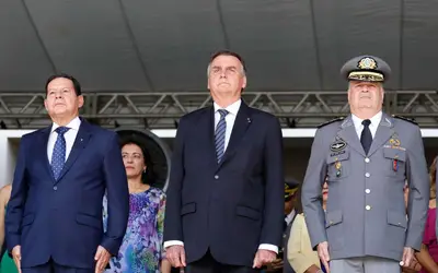 Presidente Bolsonaro participa de formatura de cadetes na Aman