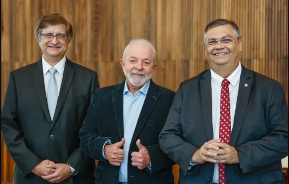 Lula indica Flávio Dino para vaga no STF e Paulo Gonet para PGR